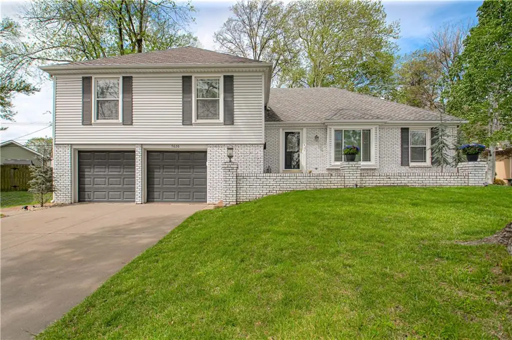 7626 Canterbury Drive, Prairie Village, KS 66208 - #1