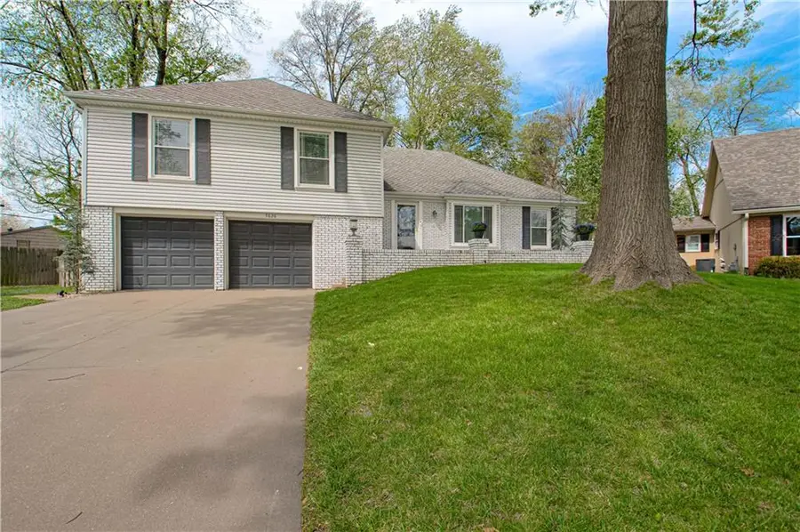 7626 Canterbury Drive, Prairie Village, KS 66208 - #2