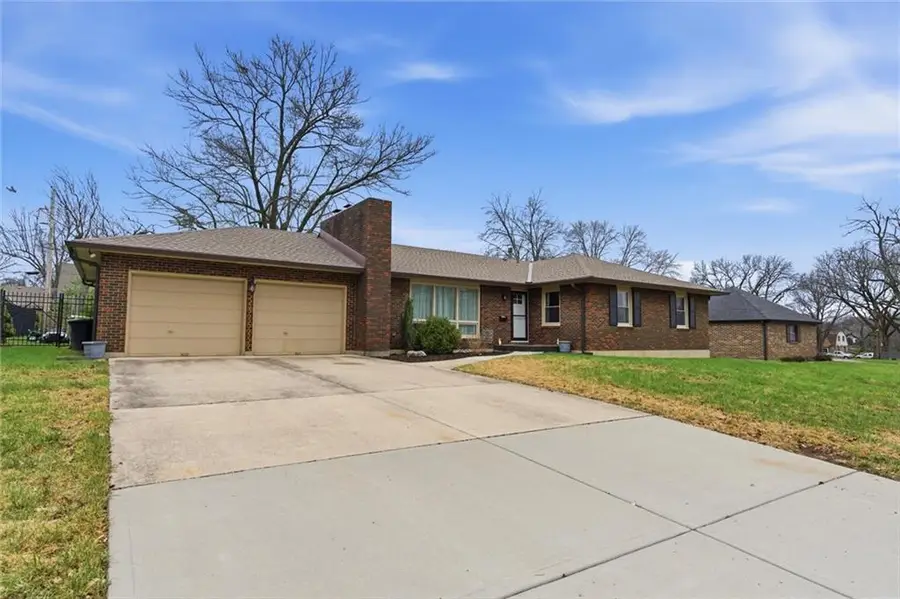 601 James Street, Harrisonville, MO 64701 - #2