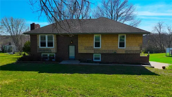 6470 SE Horseshoe Drive, Holt, MO 64048