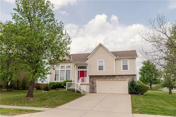 12212 Clubhouse Drive, Kansas City, KS 66109