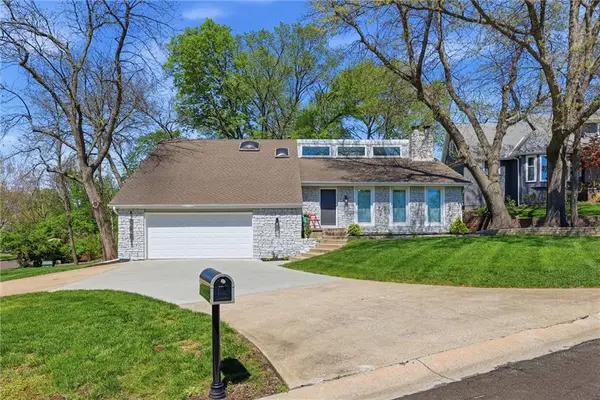 10661 Riggs Drive, Overland Park, KS 66212