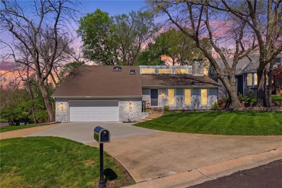 10661 Riggs Drive, Overland Park, KS 66212 - #2