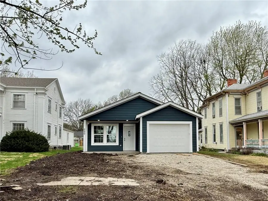 220 S Locust Street, Ottawa, KS 66067 - #2