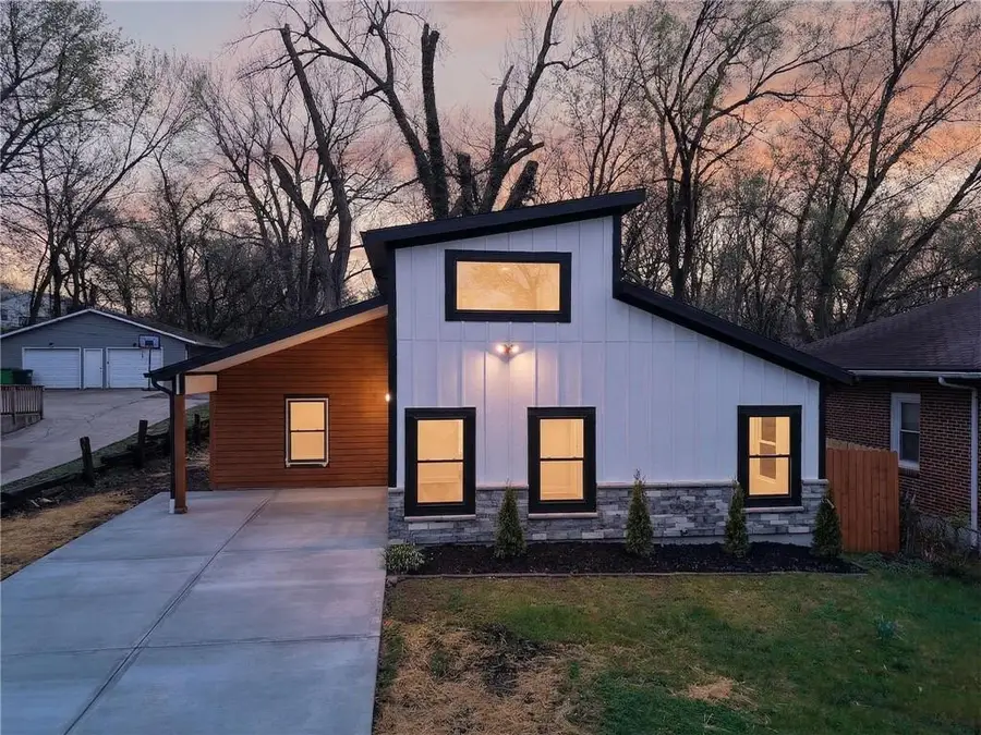 1215 E South Avenue, Independence, MO 64050 - #2