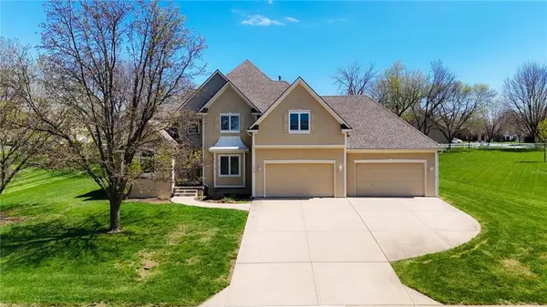 1019 SW Coachlight Court, Lee's Summit, MO 64081