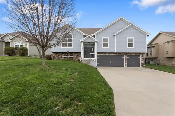 1804 Curtis Drive, Greenwood, MO 64034