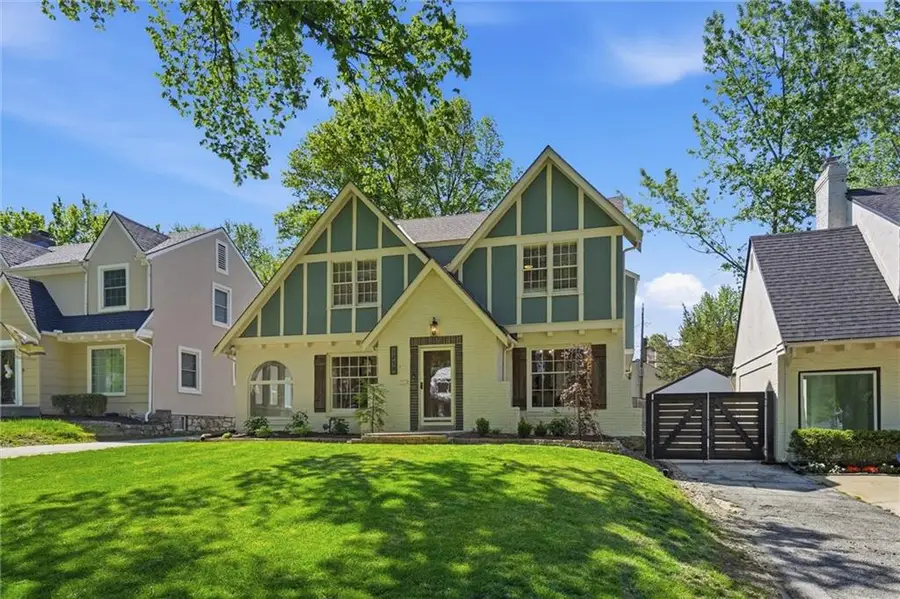 1259 W Gregory Boulevard, Kansas City, MO 64114 - #2