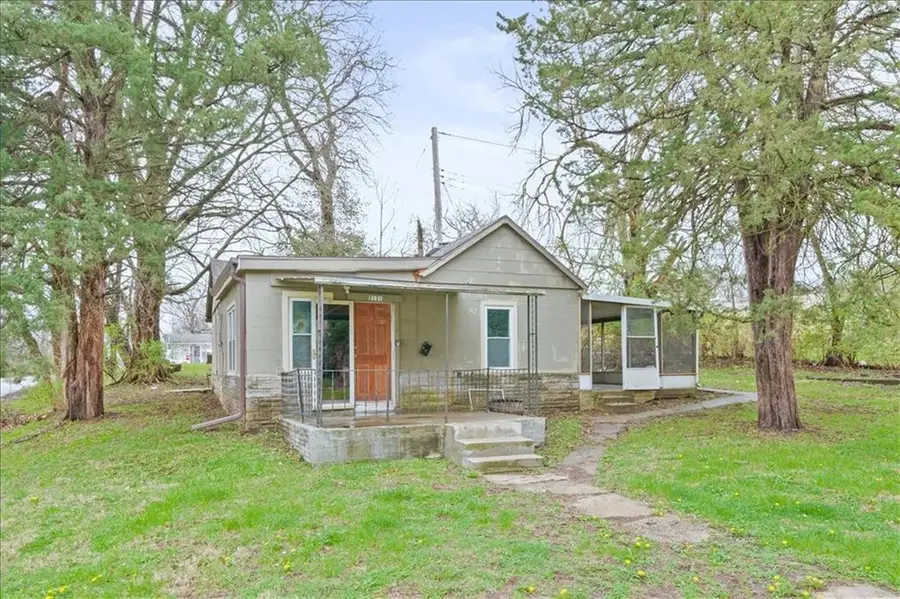 2131 E 81st Street, Kansas City, MO 64132 - #2