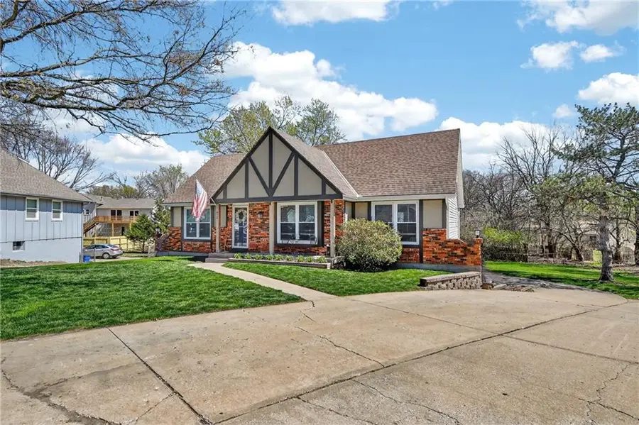 412 S Normandy Drive, Olathe, KS 66061 - #2