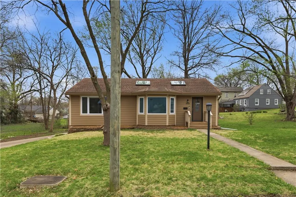 1221 Kiowa Street, Leavenworth, KS 66048 - #1