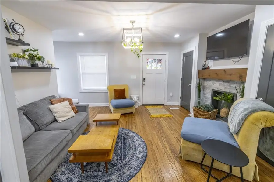 2710 Paseo Boulevard, Kansas City, MO 64109 - #3