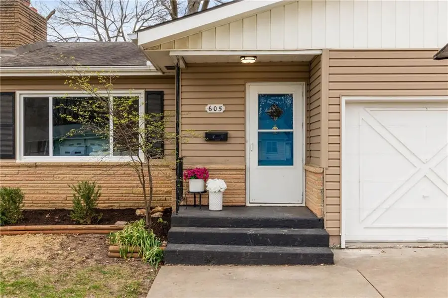 605 SE 5th Street, Lees Summit, MO 64063 - #3