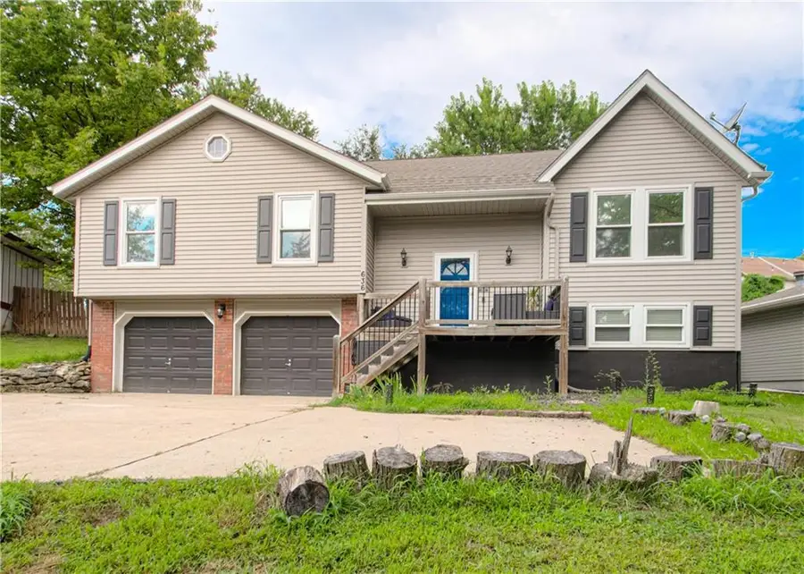 636 Sheidley Avenue, Bonner Springs, KS 66012 - #2