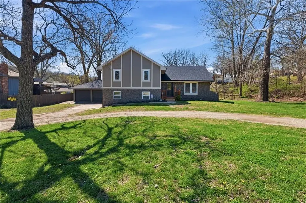 13331 Metropolitan Avenue, Bonner Springs, KS 66012 - #1