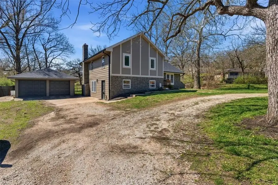 13331 Metropolitan Avenue, Bonner Springs, KS 66012 - #2