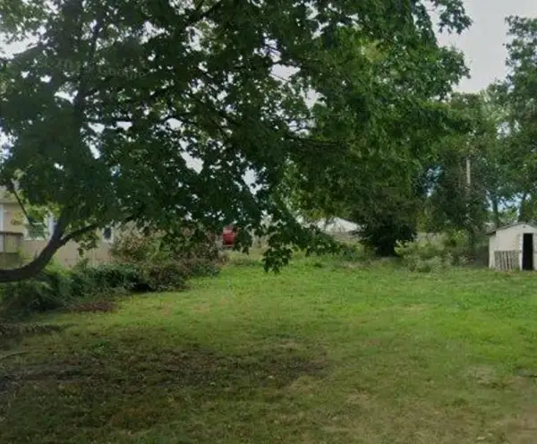 816 S Woodbury Street, Independence, MO 64050