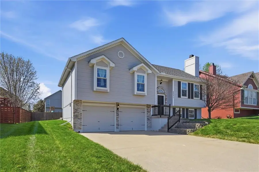 2531 NE Horseshoe Drive, Lees Summit, MO 64086 - #3