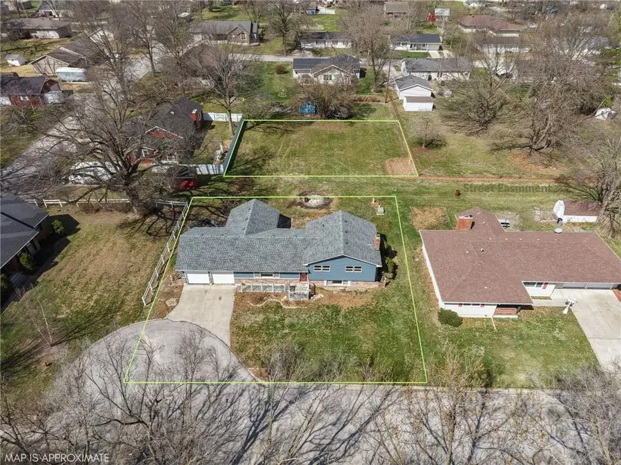 1703 E 4th Street, Trenton, MO 64683 - #2