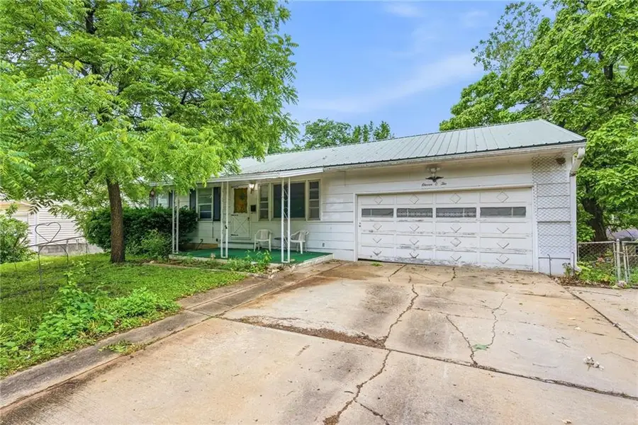 1102 N Farview Drive, Independence, MO 64056 - #2