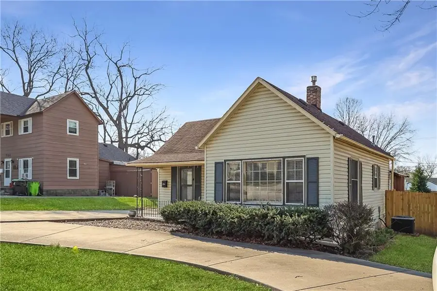 705 W Mechanic Street, Harrisonville, MO 64701 - #3