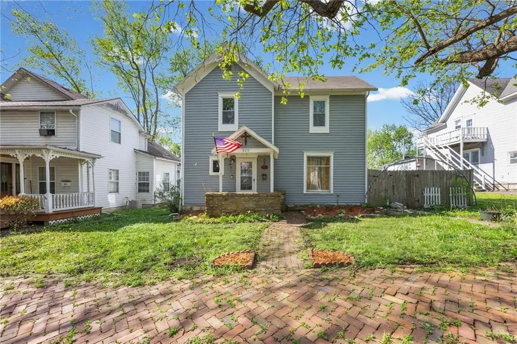 303 E Wea Street, Paola, KS 66071 - #1