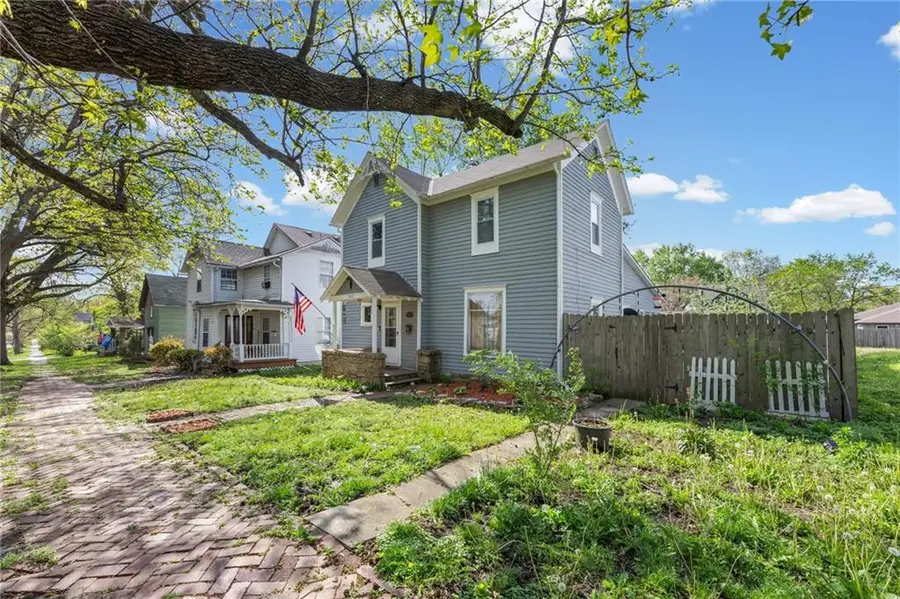 303 E Wea Street, Paola, KS 66071 - #2