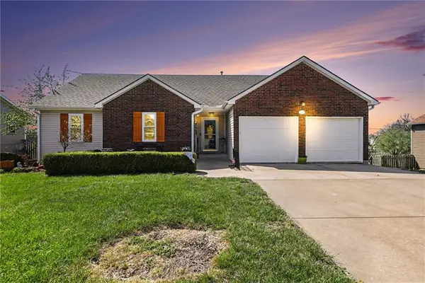 2411 Twin Oaks Drive, Harrisonville, MO 64701