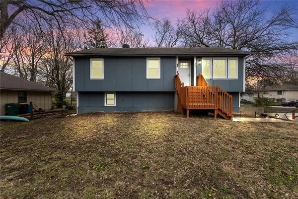 302 S Franklin Street, Spring Hill, KS 66083