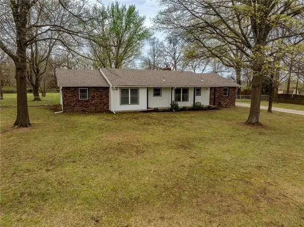 101 W North County Road, Frontenac, KS 66763