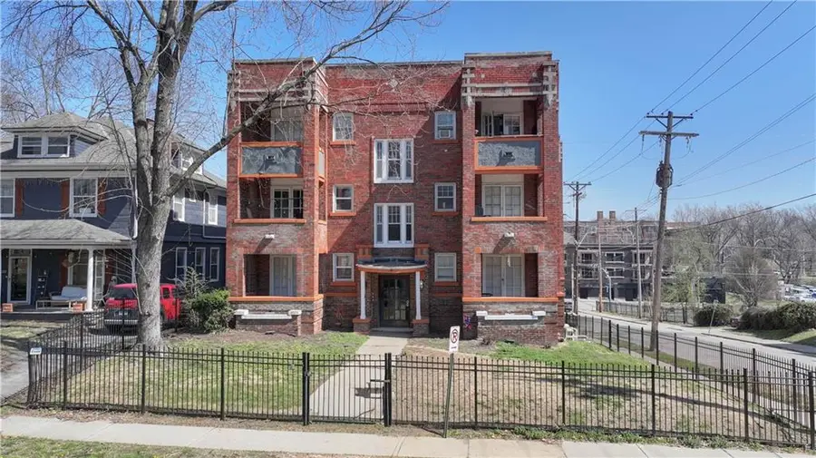 4245 Harrison Street, Kansas City, MO 64110 - #2