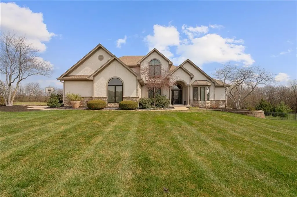 25002 Woodland Circle, Lees Summit, MO 64086 - #1