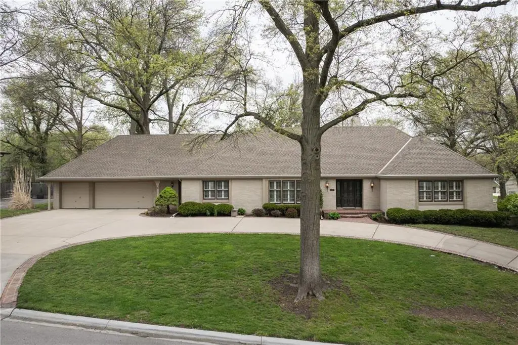 1900 W 70th Street, Mission Hills, KS 66208 - #1