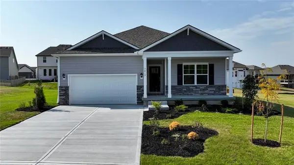 206 Lake Meadows Drive, Smithville, MO 64089