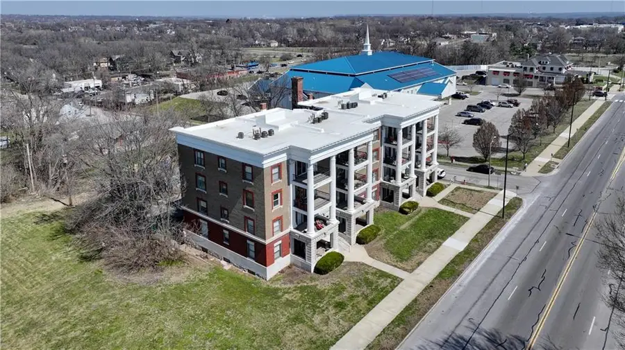 1614 E Linwood Boulevard, Kansas City, MO 64109 - #3