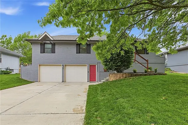 1128 NE Westwind Drive, Lee's Summit, MO 64086