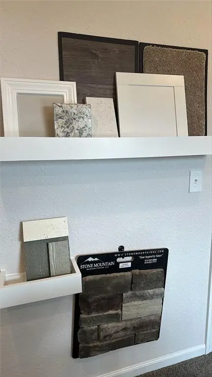 427 Rock Creek Drive, Tonganoxie, KS 66086