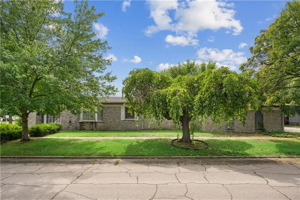 1302 W 4th Street, Coffeyville, KS 67337 - #1