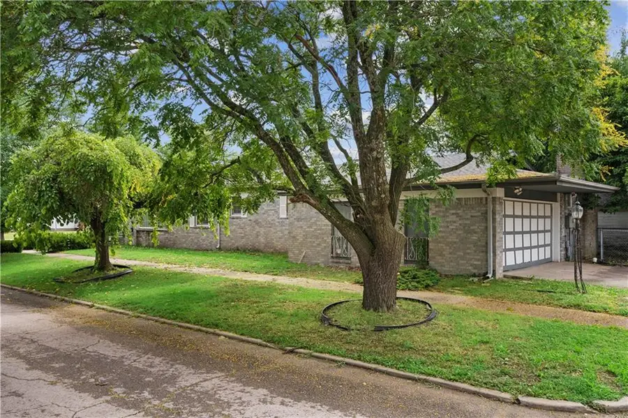 1302 W 4th Street, Coffeyville, KS 67337 - #2