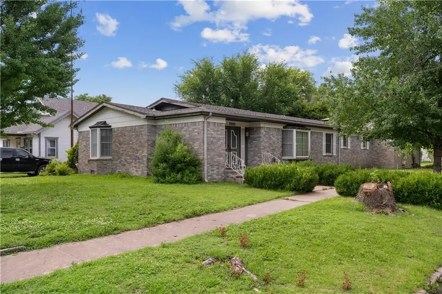 1302 W 4th Street, Coffeyville, KS 67337 - #3