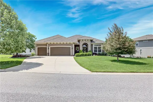 9702 Shady Bend Circle, Lenexa, KS 66227