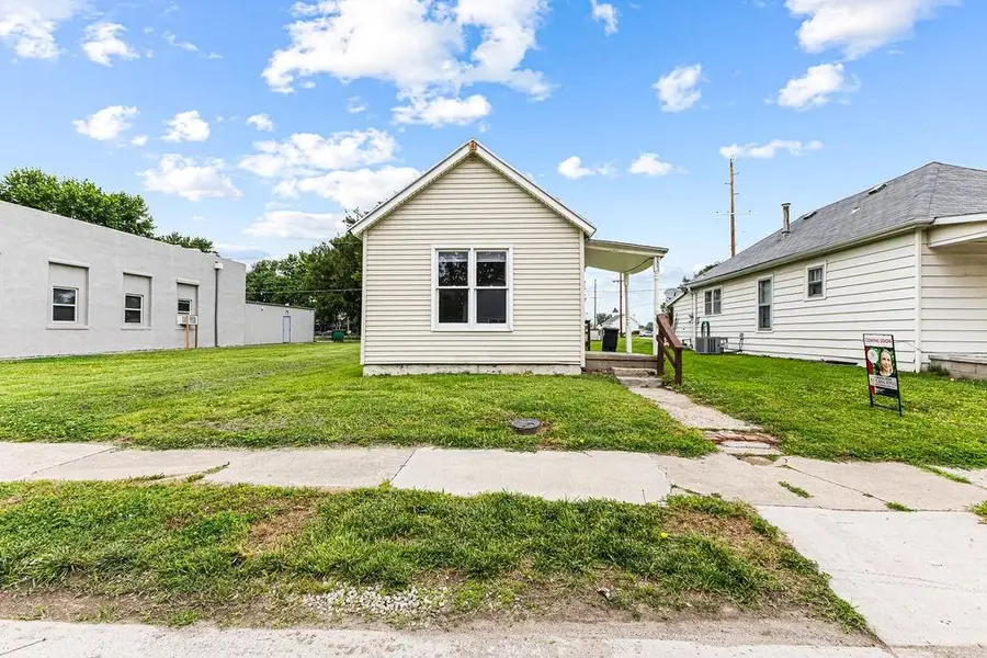 903 W Valley Street, Saint Joseph, MO 64504 - #2