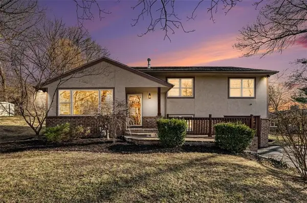 1701 NE 49th Street, Kansas City, MO 64118