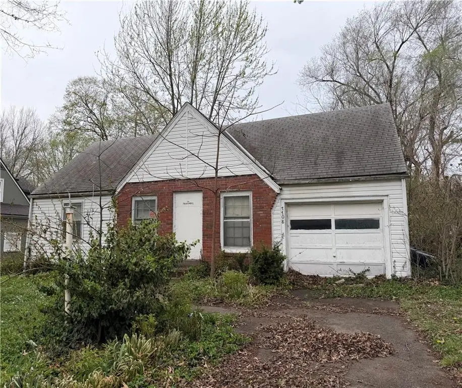 7708 Grand Avenue, Kansas City, MO 64114 - #1