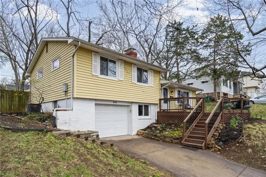 4909 Nall Avenue, Roeland Park, KS 66202 - #2