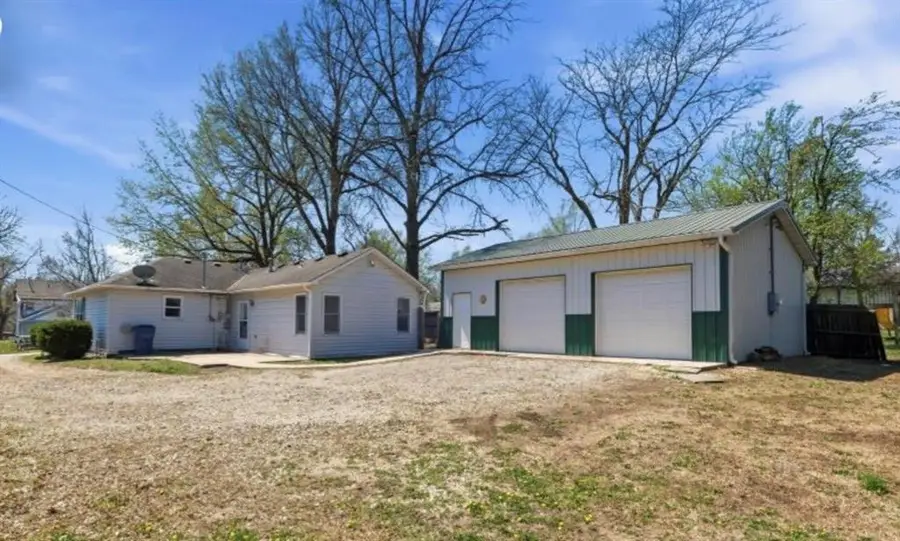 206 Alberta Street, McLouth, KS 66054 - #3