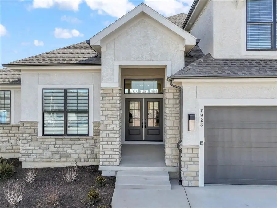 21112 W 81st Street, Shawnee, KS 66220 - #3