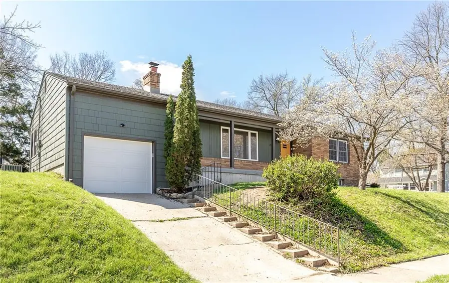 401 E 59th Street, Kansas City, MO 64110 - #3