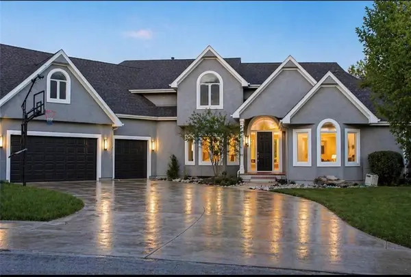 601 SW Forestpark Lane, Lee's Summit, MO 64081