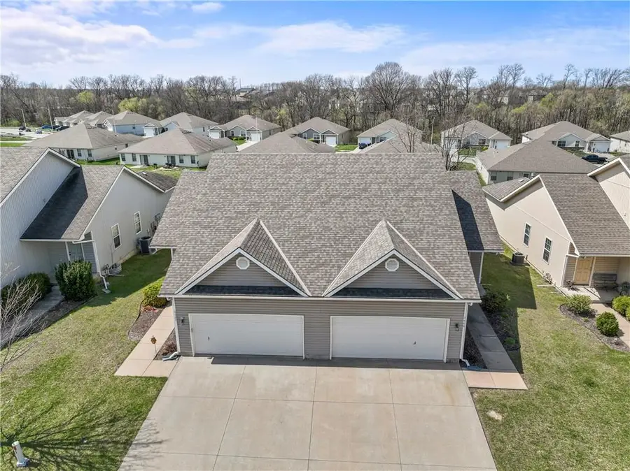 9404 & 9406 N Gower Avenue, Kansas City, MO 64154 - #2